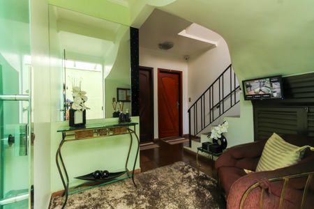 Apartamento à venda com 68m², 2 quartos e 1 vaga Apartamento à venda com 68m², 2 quartos e 1 vagaHall