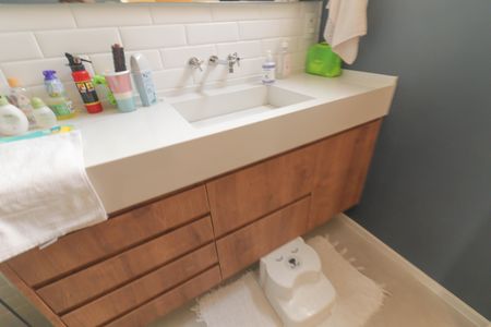 Casa à venda com 165m², 3 quartos e 2 vagasBanheiro