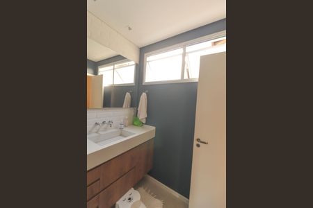 Casa à venda com 165m², 3 quartos e 2 vagasBanheiro