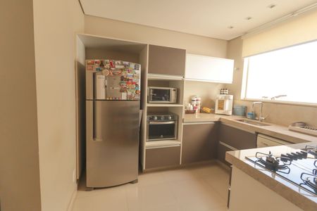 Casa à venda com 165m², 3 quartos e 2 vagasCozinha e Área de Serviço