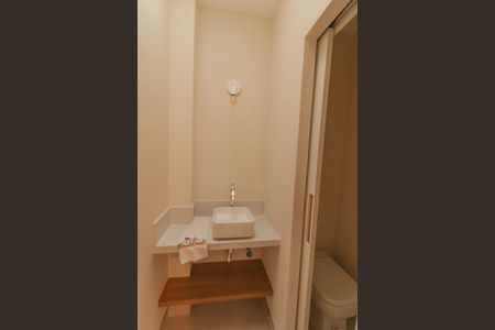 Casa à venda com 165m², 3 quartos e 2 vagasBanheiro