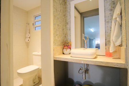 Casa à venda com 320m², 4 quartos e 7 vagasBanheiro de serviço