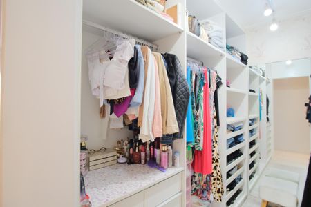 Casa à venda com 320m², 4 quartos e 7 vagasCloset da Suíte 1