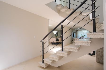 Casa à venda com 320m², 4 quartos e 7 vagasSala