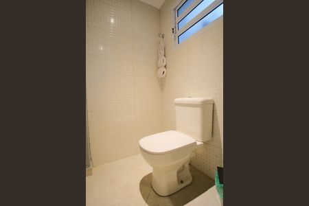 Casa à venda com 320m², 4 quartos e 7 vagasBanheiro de serviço