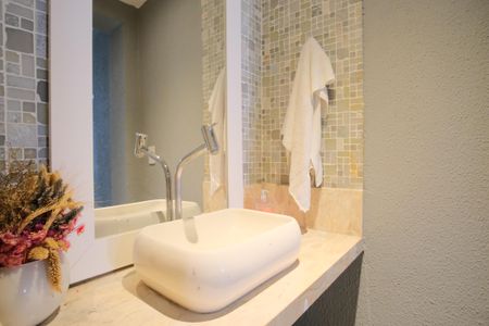 Casa à venda com 320m², 4 quartos e 7 vagasBanheiro de serviço