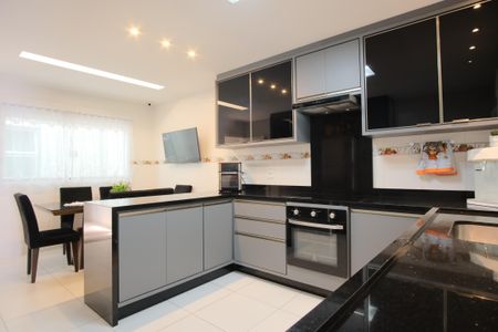 Casa à venda com 320m², 4 quartos e 7 vagasCozinha