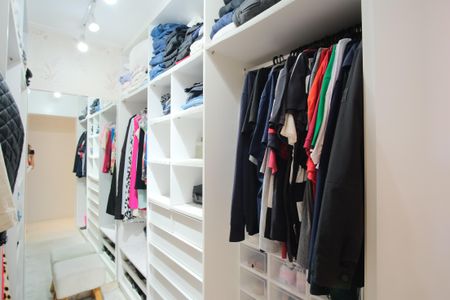 Casa à venda com 320m², 4 quartos e 7 vagasCloset da Suíte 1