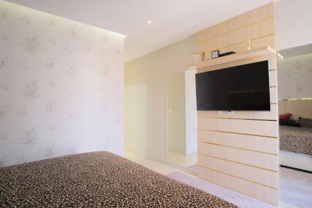 Casa à venda com 320m², 4 quartos e 7 vagasSuíte 1