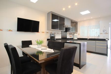 Casa à venda com 320m², 4 quartos e 7 vagasCozinha