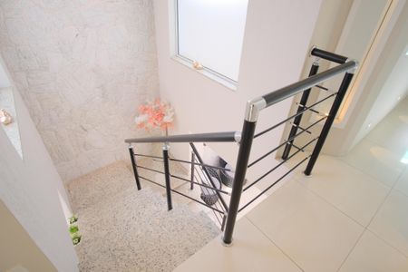 Casa à venda com 320m², 4 quartos e 7 vagasEscada