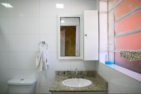 Casa à venda com 136m², 3 quartos e 3 vagasBanheiro Social