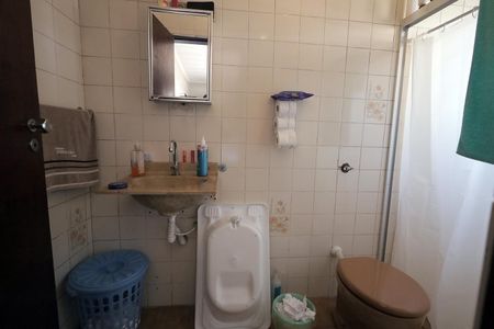 Casa à venda com 248m², 4 quartos e 6 vagasBanheiro Suíte 2