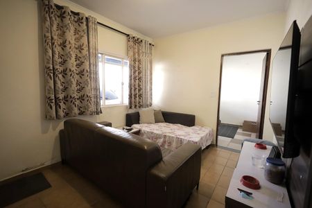 Casa à venda com 248m², 4 quartos e 6 vagasSala