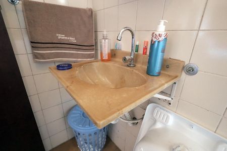 Casa à venda com 248m², 4 quartos e 6 vagasBanheiro Suíte 2