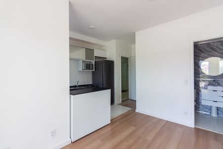 Sala  de apartamento para alugar com 2 quartos, 45m² em Quitaúna, Osasco