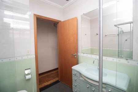 Casa à venda com 170m², 3 quartos e 2 vagasBanheiro  2