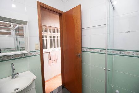 Casa à venda com 170m², 3 quartos e 2 vagasBanheiro 3