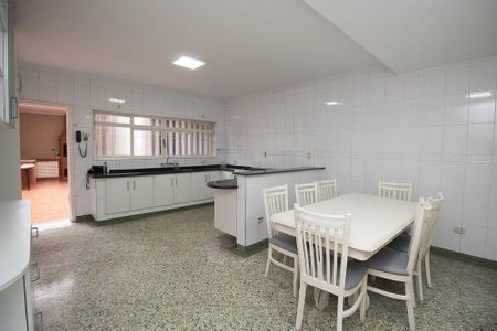 Casa à venda com 170m², 3 quartos e 2 vagasCozinha 