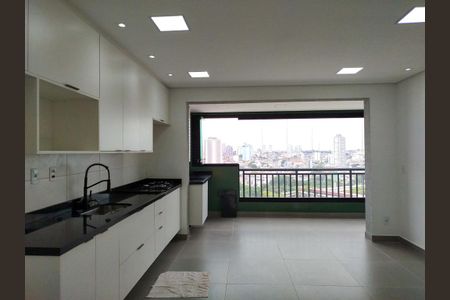 Sala com cozinha americana de apartamento para alugar com 3 quartos, 68m² em Chácara Seis de Outubro, São Paulo