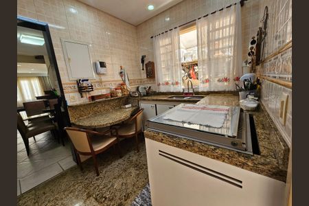 Casa à venda com 215m², 3 quartos e 2 vagas Casa à venda com 215m², 3 quartos e 2 vagasCozinha