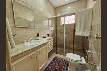 Casa à venda com 215m², 3 quartos e 2 vagas Casa à venda com 215m², 3 quartos e 2 vagasBanheiro