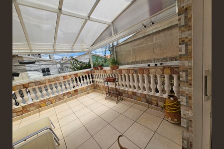 Casa à venda com 215m², 3 quartos e 2 vagas Casa à venda com 215m², 3 quartos e 2 vagasSacada