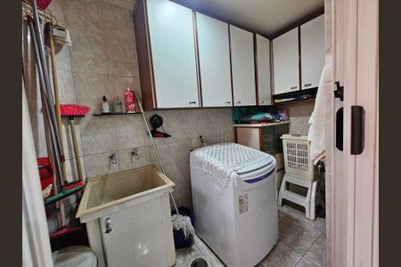 Casa à venda com 215m², 3 quartos e 2 vagas Casa à venda com 215m², 3 quartos e 2 vagasÁrea de Serviço