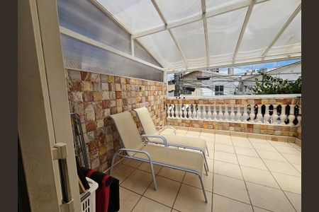 Casa à venda com 215m², 3 quartos e 2 vagas Casa à venda com 215m², 3 quartos e 2 vagasSacada