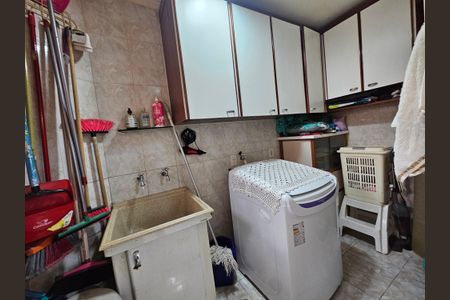 Casa à venda com 215m², 3 quartos e 2 vagas Casa à venda com 215m², 3 quartos e 2 vagasÁrea de Serviço