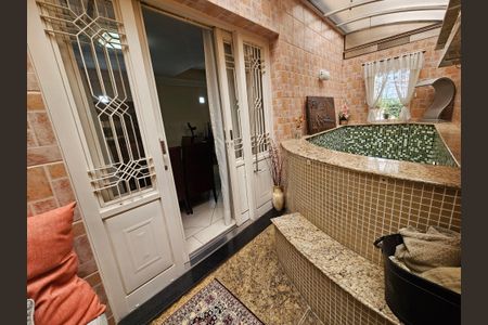 Casa à venda com 215m², 3 quartos e 2 vagas Casa à venda com 215m², 3 quartos e 2 vagasSpa