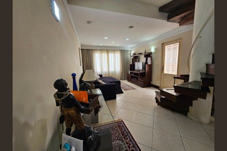 Casa à venda com 215m², 3 quartos e 2 vagas Casa à venda com 215m², 3 quartos e 2 vagasSala