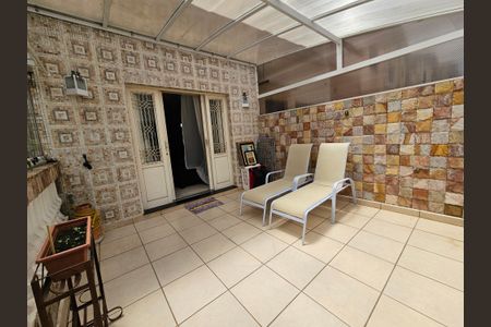 Casa à venda com 215m², 3 quartos e 2 vagas Casa à venda com 215m², 3 quartos e 2 vagasSacada