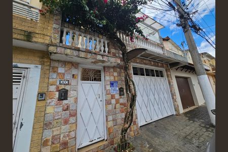 Casa à venda com 215m², 3 quartos e 2 vagas