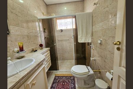 Casa à venda com 215m², 3 quartos e 2 vagas Casa à venda com 215m², 3 quartos e 2 vagasBanheiro