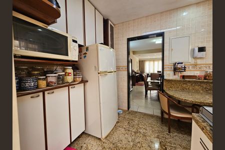 Casa à venda com 215m², 3 quartos e 2 vagas Casa à venda com 215m², 3 quartos e 2 vagasCozinha - Armários