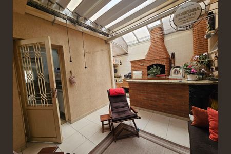 Casa à venda com 215m², 3 quartos e 2 vagas Casa à venda com 215m², 3 quartos e 2 vagasQuintal