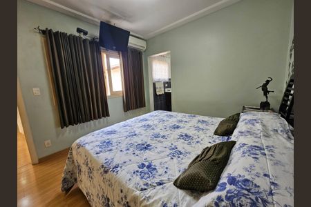 Casa à venda com 215m², 3 quartos e 2 vagas Casa à venda com 215m², 3 quartos e 2 vagasSuite