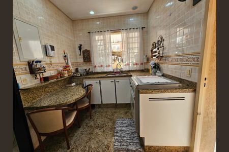 Casa à venda com 215m², 3 quartos e 2 vagas Casa à venda com 215m², 3 quartos e 2 vagasCozinha