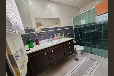 Casa à venda com 215m², 3 quartos e 2 vagas Casa à venda com 215m², 3 quartos e 2 vagasBanheiro da Suíte