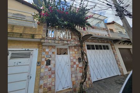 Casa à venda com 215m², 3 quartos e 2 vagas