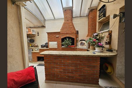 Casa à venda com 215m², 3 quartos e 2 vagas Casa à venda com 215m², 3 quartos e 2 vagasQuintal