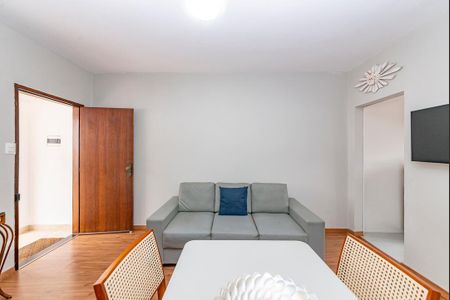 Casa à venda com 200m², 3 quartos e 1 vaga Casa à venda com 200m², 3 quartos e 1 vagaSala