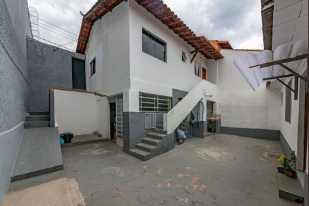 Casa à venda com 200m², 3 quartos e 1 vaga Casa à venda com 200m², 3 quartos e 1 vagaQuintal