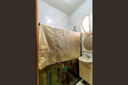 Casa de condomínio à venda com 227m², 3 quartos e 2 vagas Casa de condomínio à venda com 227m², 3 quartos e 2 vagasBanheiro Social 2