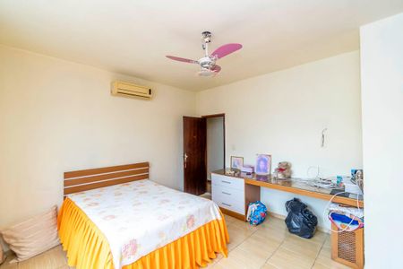 Casa de condomínio à venda com 227m², 3 quartos e 2 vagas Casa de condomínio à venda com 227m², 3 quartos e 2 vagasQuarto 1