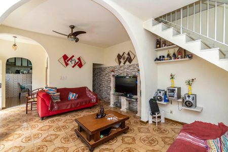 Casa de condomínio à venda com 227m², 3 quartos e 2 vagas Casa de condomínio à venda com 227m², 3 quartos e 2 vagasSala