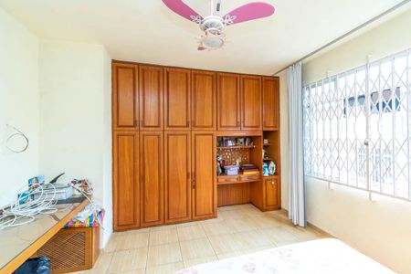 Casa de condomínio à venda com 227m², 3 quartos e 2 vagas Casa de condomínio à venda com 227m², 3 quartos e 2 vagasQuarto 1 - Armários