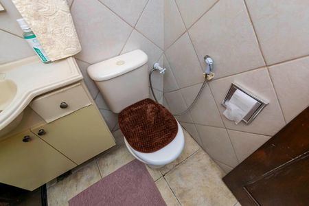 Casa de condomínio à venda com 227m², 3 quartos e 2 vagas Casa de condomínio à venda com 227m², 3 quartos e 2 vagasBanheiro Social 2