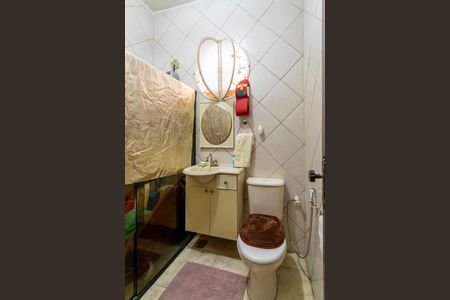 Casa de condomínio à venda com 227m², 3 quartos e 2 vagas Casa de condomínio à venda com 227m², 3 quartos e 2 vagasBanheiro Social 2